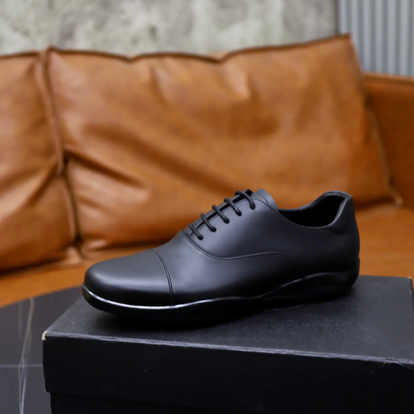 Factory price: 600💰Top original order Brand: PRADA (Prada) Standard code: Men's size 38/44 (45 can be customized) Grade: Same as the official website Material: Original cowhide surface, cowhide lining, original wear-resistant soft outsole Style category: casual sports shoes, young fashion, European and American trends, British style Color: actual picture color